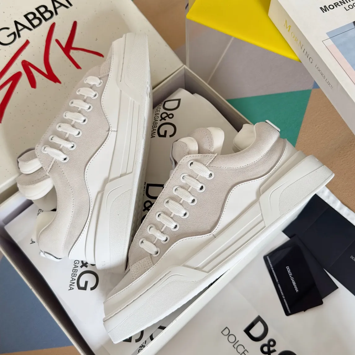Factory price: 458💰D&G's latest Cushion series casual sports shoes, dad shoes, running shoes, original purchase and development, production, handmade, but always looking to the future. The new Cushion sneakers feature a two-tone suede upper accented by a mesh contrasting printed DG cross logo on the side. The lightweight, grippy rubber outsole adopts an innovative design to provide excellent performance, and the jacquard label adds timeless style. Exquisite packaging at the delivery counter🛍📦 ▪️ Fabric: Original custom-made first-layer cowhide ▪️ Lining: Original custom-made breathable towel lining ▪️ Sole: Original open-molded rubber material ▪️ Bottom thickness: 3.5CM ▪️ Size: Men's 38-45